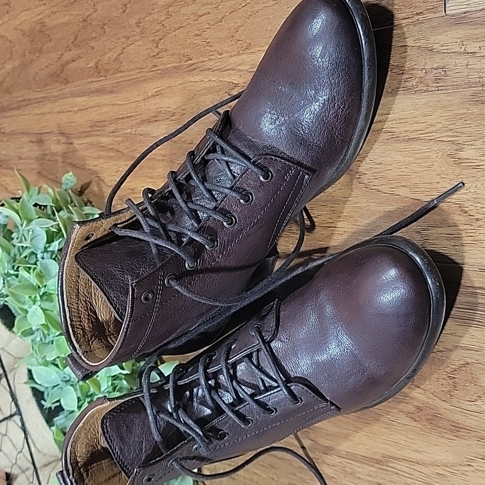 Vintage Frye Carson Dark Brown Leather Lace Up Booties - Picture 13 of 16